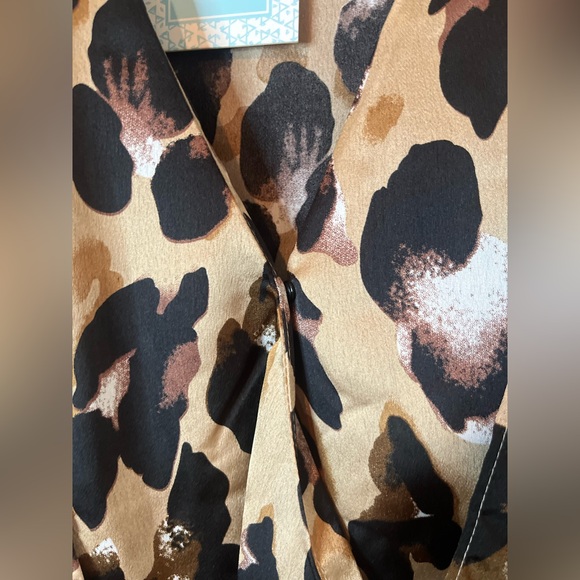 Hayden Los Angeles familial Print Faux Wrap Tie Front Top - Picture 4 of 9